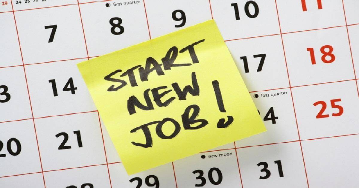 Picture of a paper calendar with a big yellow sticky note that says "Start new job!"